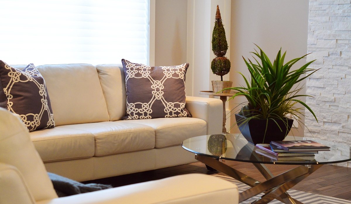 Choosing Durable Fabrics for a Seaside Sitting Room